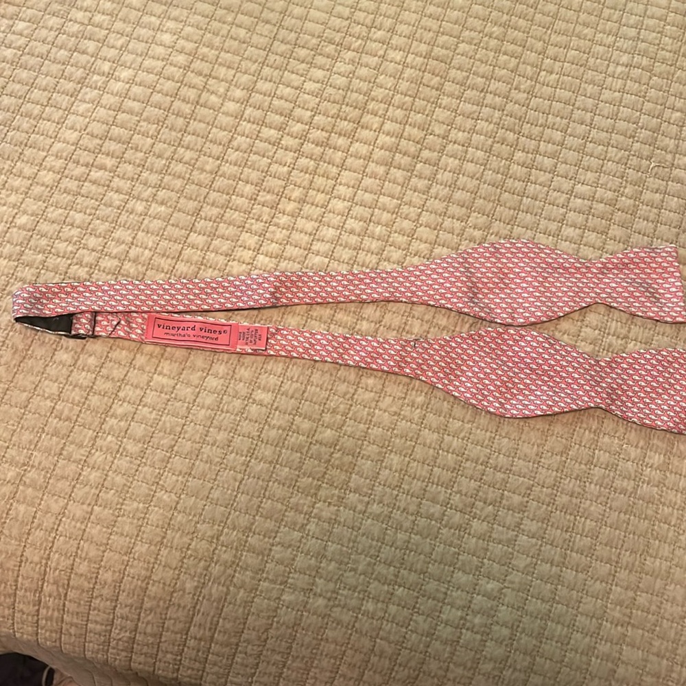 Vineyard Vine bow tie